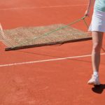 Gute Ergebnisse auf gutem Grund – Die wichtige Pflege des Tennisplatzes