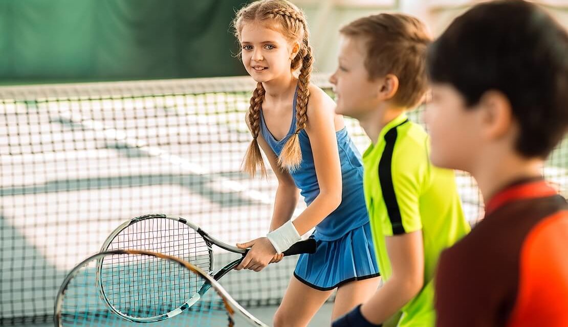 Kinder lernen Tennis: Der spielerische Einstieg ist wichtig