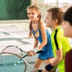 Kinder lernen Tennis: Der spielerische Einstieg ist wichtig