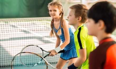 Kinder lernen Tennis: Der spielerische Einstieg ist wichtig